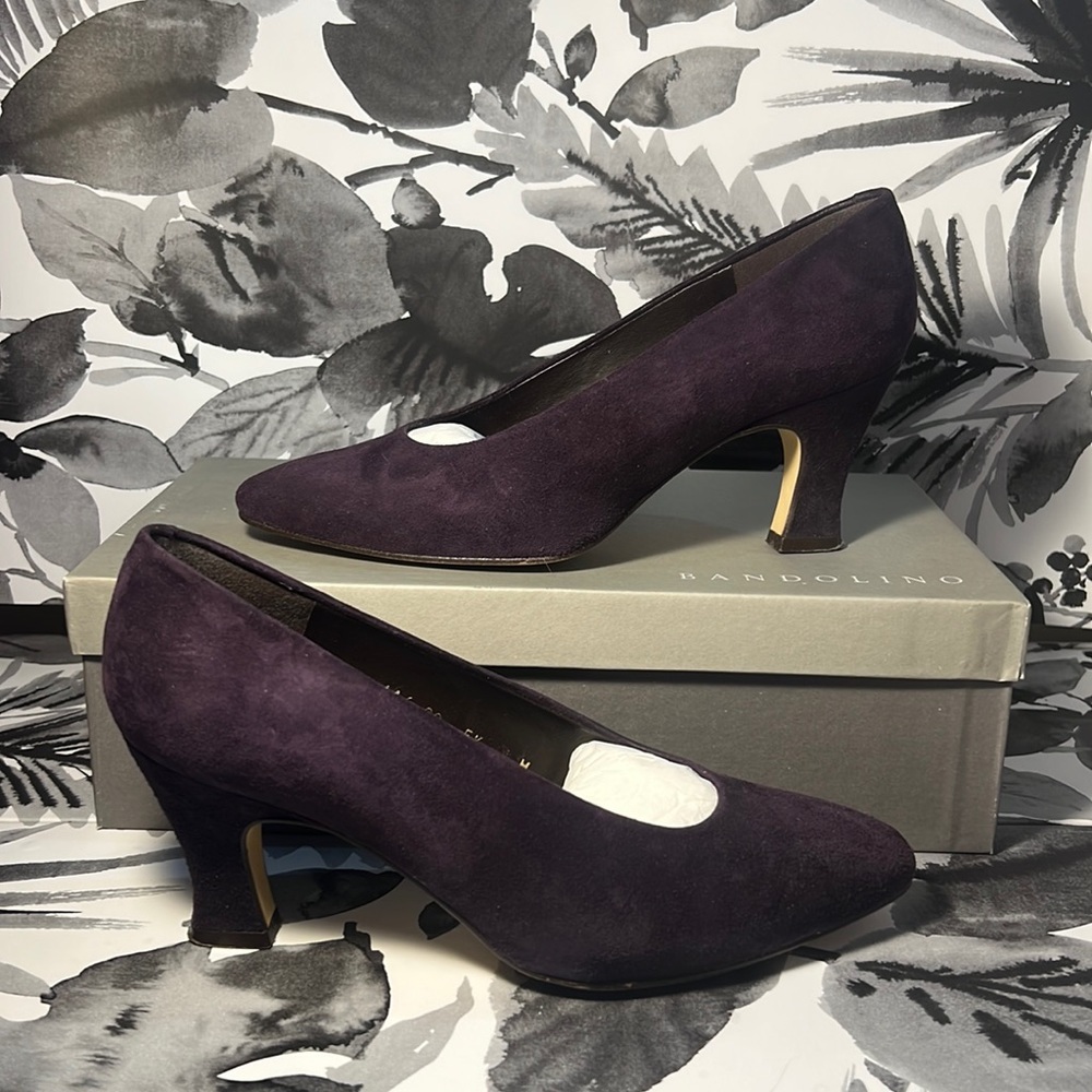 Bandolino 72 B-AMICA3 Blackberry Suede, Size 5 1/2 Medium